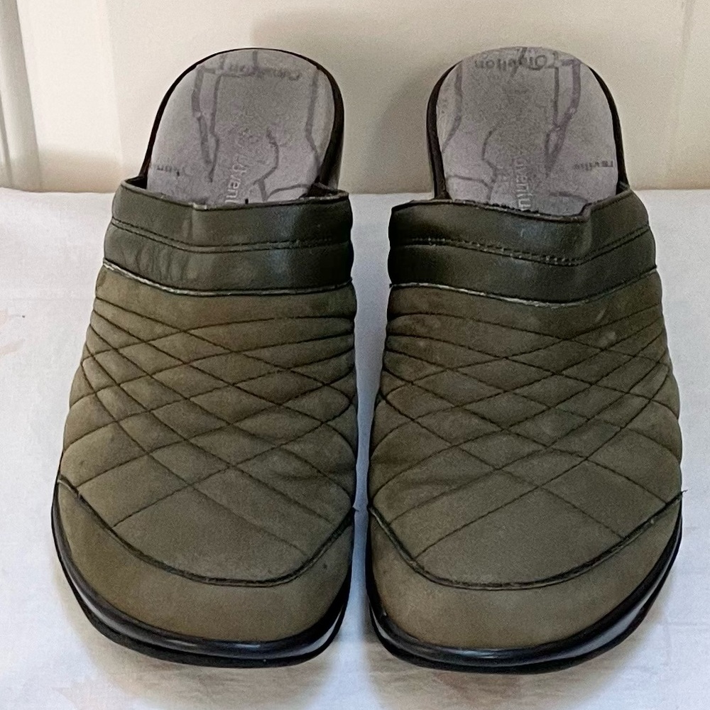 J41 Adventure On slip on clogs
